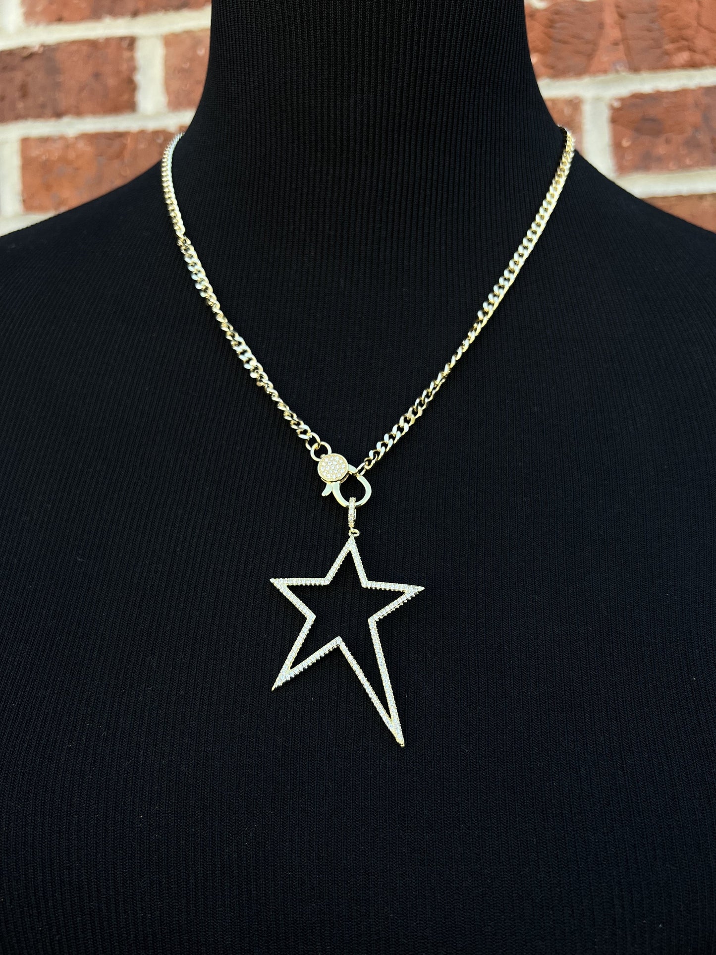 Lights Flashin' Star Necklace in Gold