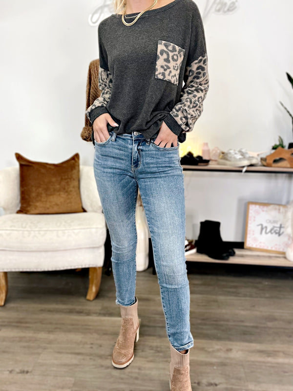 Judy Blue Mid Rise Skinny Jeans